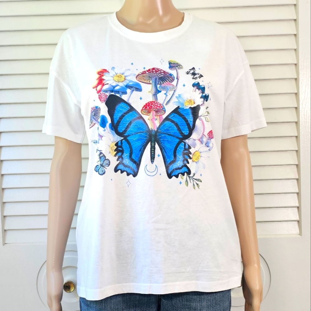 NWT✨Butterflies & Mushrooms T-Shirt